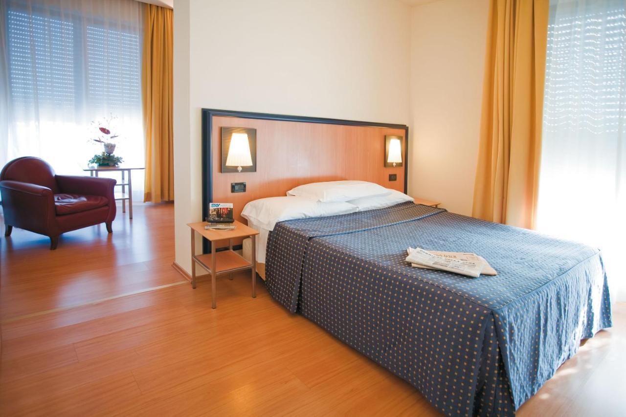 Hotel Masini Forlì Oda fotoğraf